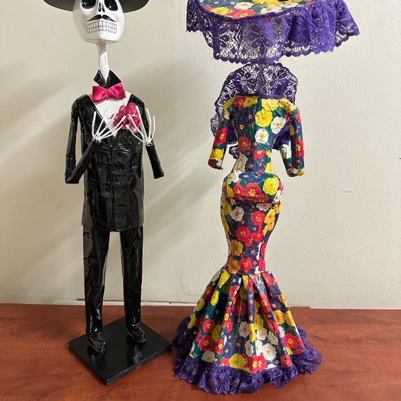 A pair of Paper Mache Skeletons - Picture 2 of 8